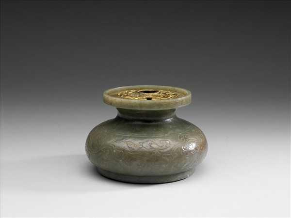 玉雕雲龍渣斗（附銅膽）