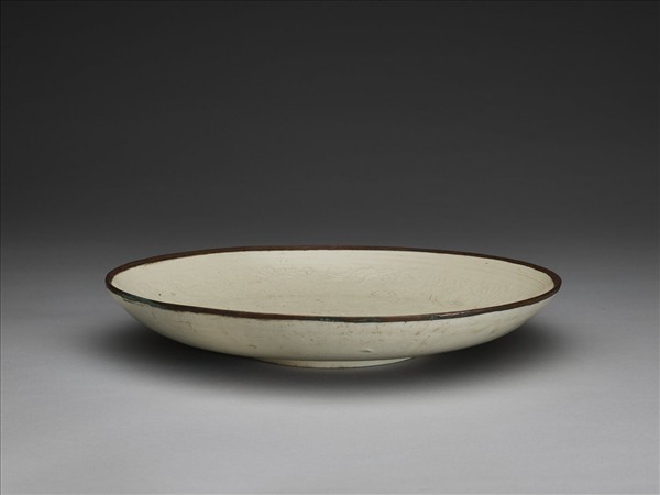 定窯 白瓷印花番蓮紋盤