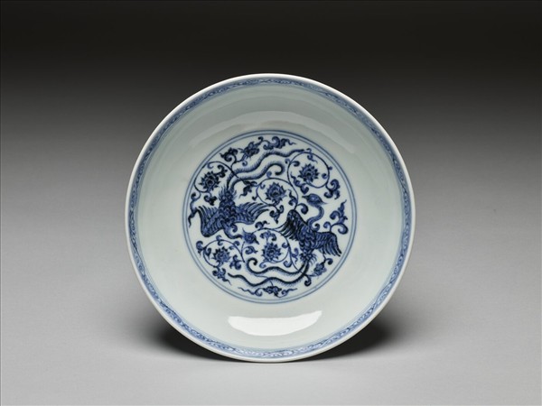 青花番蓮鳳紋盤