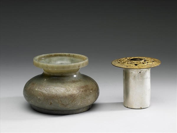 玉雕雲龍渣斗（附銅膽）