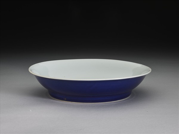 霽青釉白裡龍紋盤