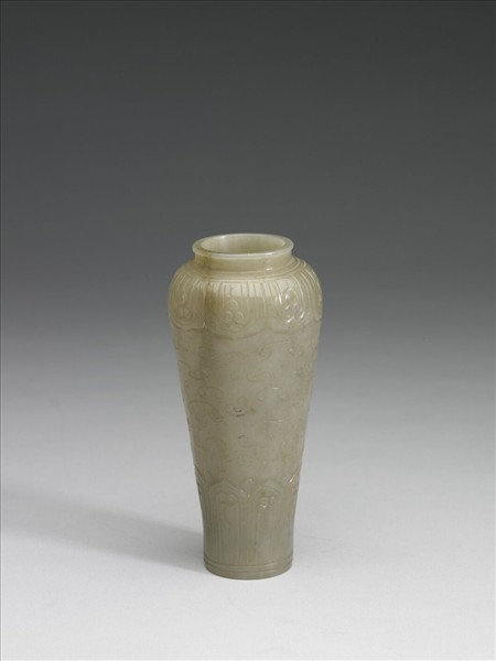 玉雲紋瓶
