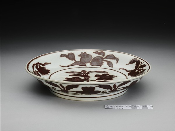 紫金釉折枝梔子花果紋盤