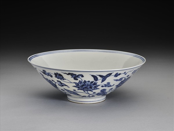 青花番蓮紋碗