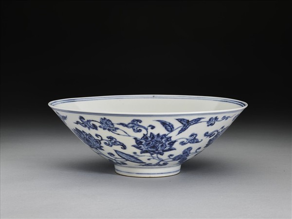 青花番蓮紋碗