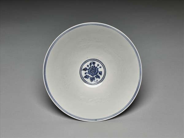 青花番蓮紋碗