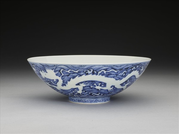 青花波濤龍紋碗