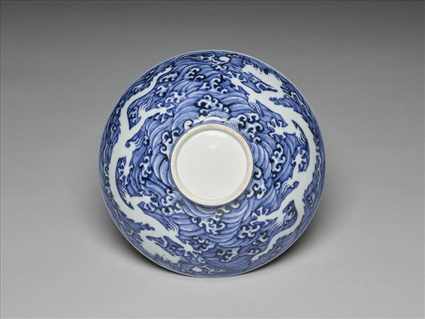 青花波濤龍紋碗