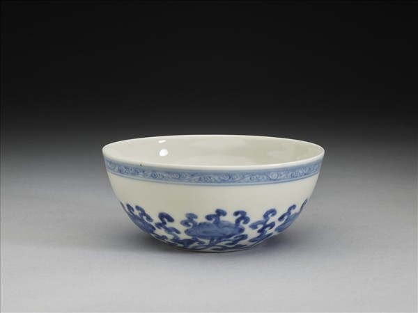 青花靈芝紋碗