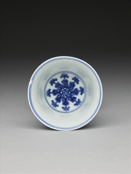 青花梵文番蓮紋高足杯