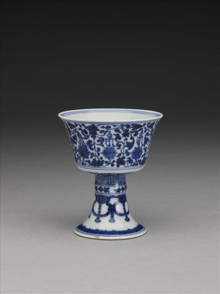 青花梵文番蓮紋高足杯