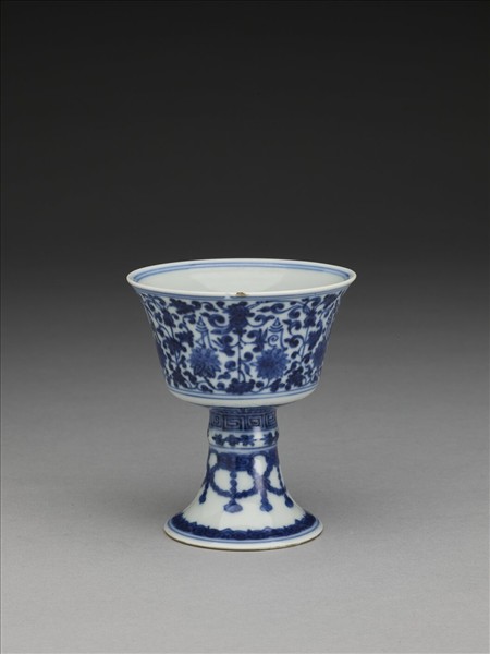 青花梵文番蓮紋高足杯