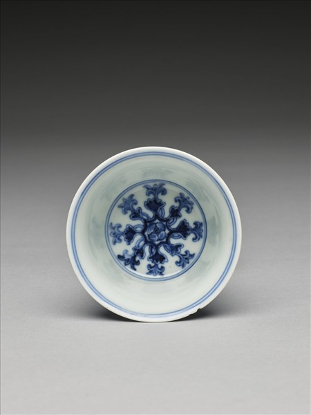 青花梵文番蓮紋高足杯