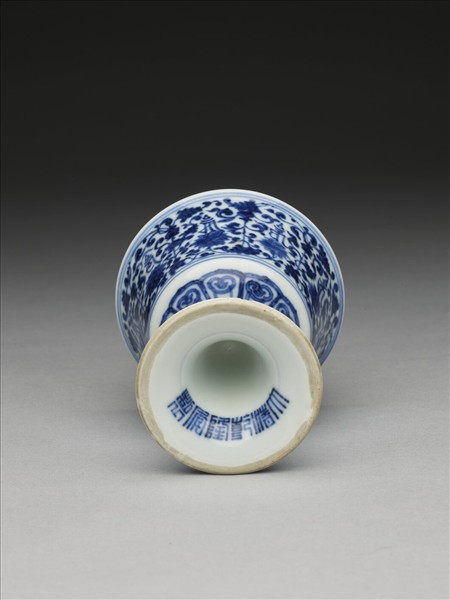 青花梵文番蓮紋高足杯