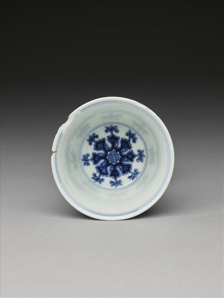 青花梵文番蓮紋高足杯