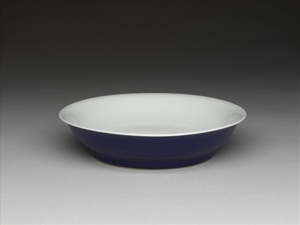 霽青釉白裡龍紋盤