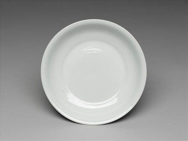 霽青釉白裡龍紋盤