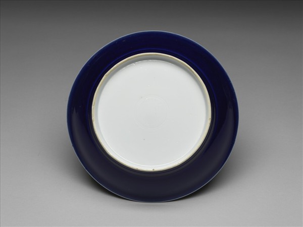 霽青釉白裡龍紋盤