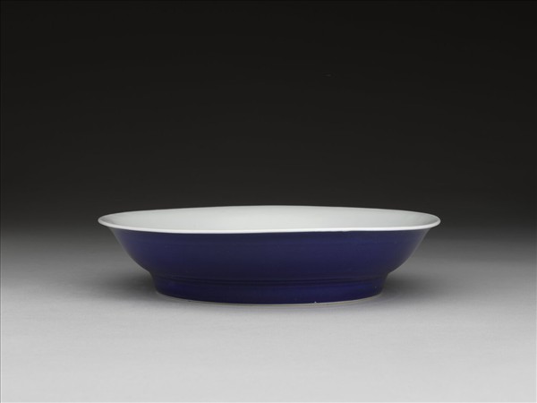 霽青釉白裡龍紋盤