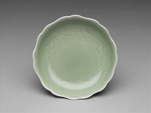 青瓷牡丹花式盤