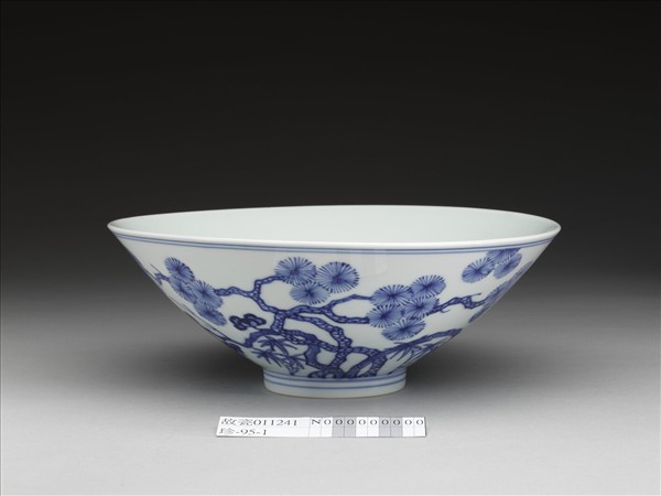 青花歲寒三友圖斗笠碗