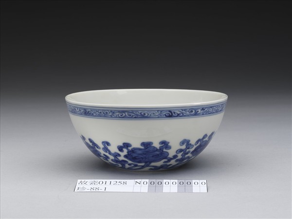 青花靈芝紋碗