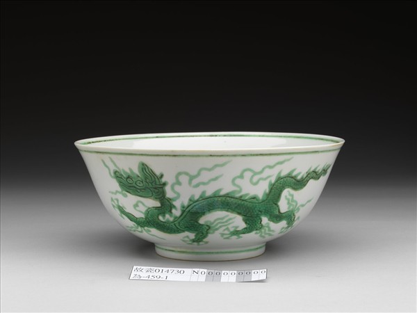 白瓷綠彩雲龍紋碗