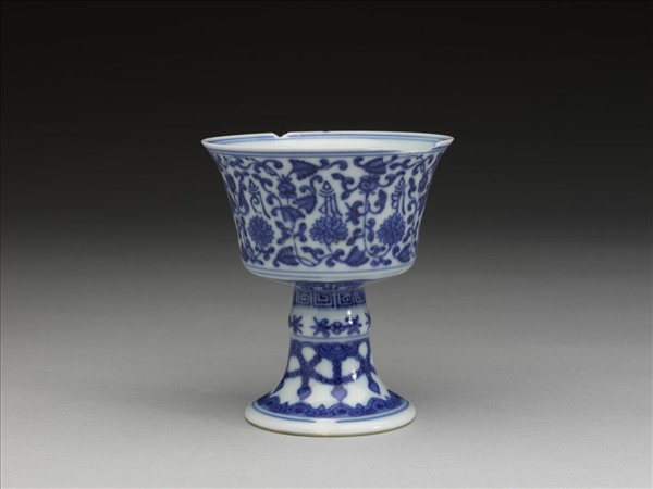 青花梵文番蓮紋高足杯