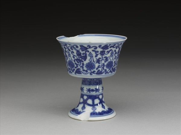 青花梵文番蓮紋高足杯