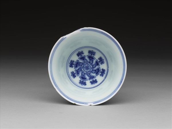 青花梵文番蓮紋高足杯