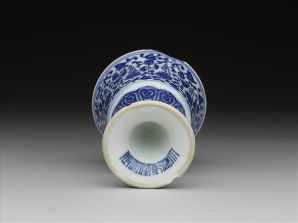 青花梵文番蓮紋高足杯