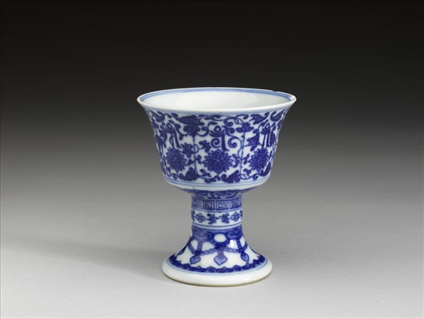 青花梵文番蓮紋高足杯