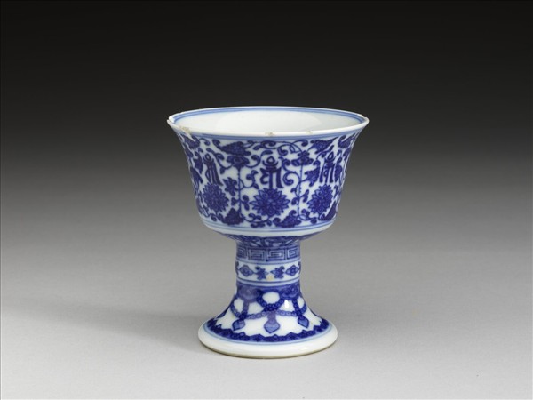青花梵文番蓮紋高足杯