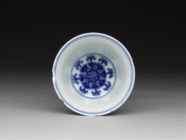 青花梵文番蓮紋高足杯