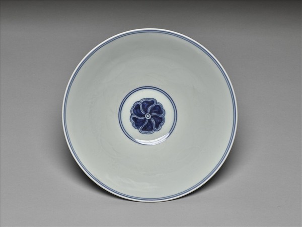 青花纏枝番蓮紋碗