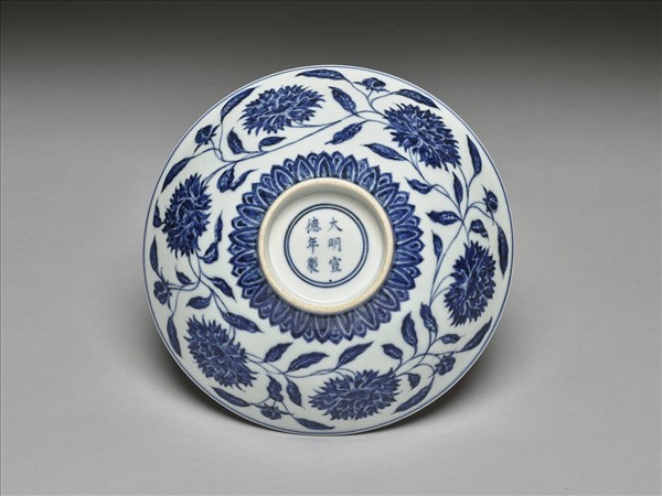 青花纏枝番蓮紋碗