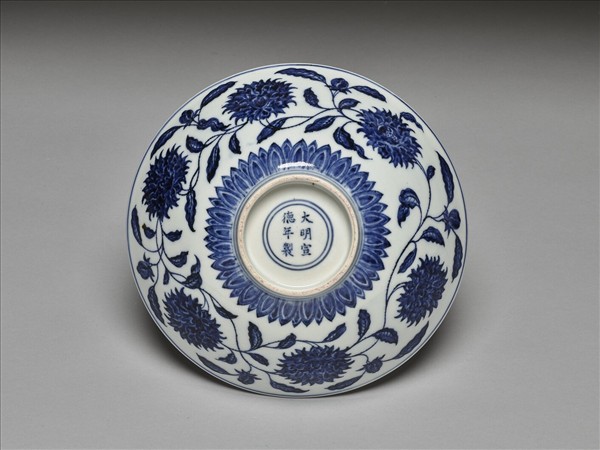 青花纏枝番蓮紋碗