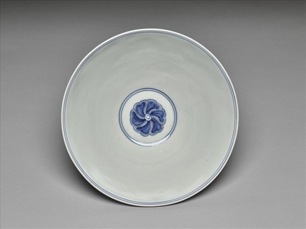 青花纏枝番蓮紋碗