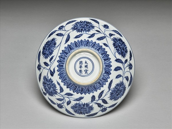 青花纏枝番蓮紋碗