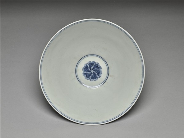 青花纏枝番蓮紋碗
