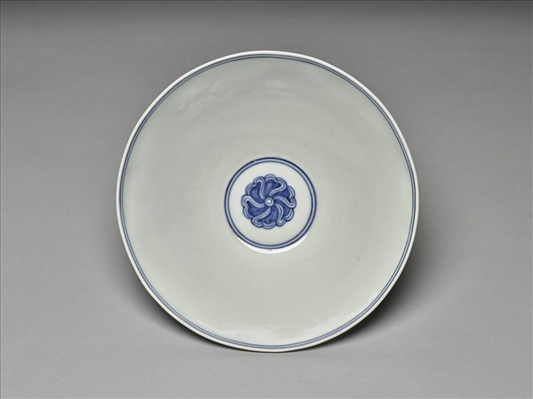 青花纏枝番蓮紋碗