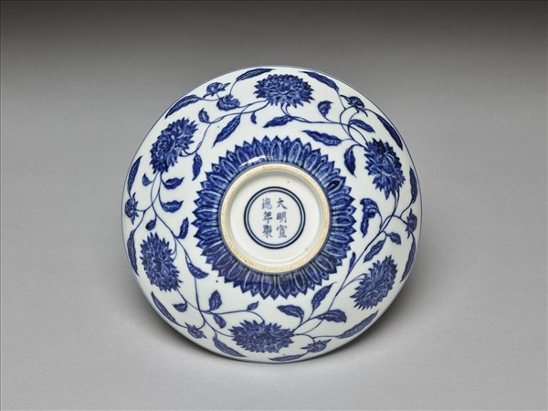 青花纏枝番蓮紋碗