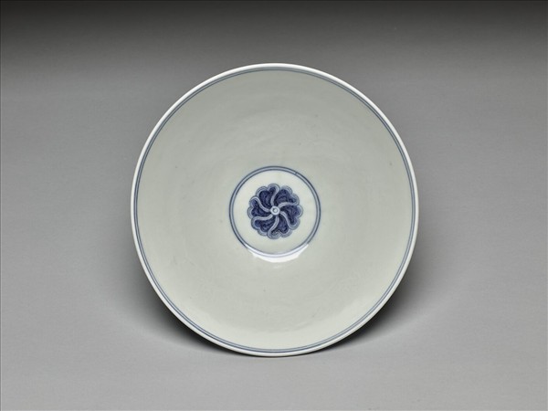 青花纏枝番蓮紋碗