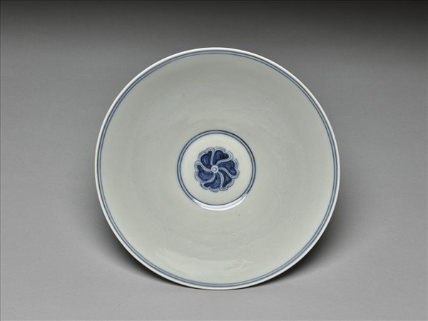 青花纏枝番蓮紋碗