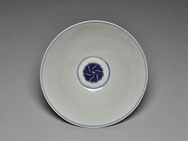 青花纏枝番蓮紋碗