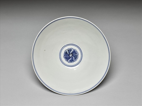 青花纏枝番蓮紋碗
