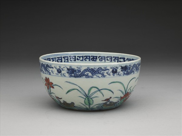 鬥彩蓮塘鴛鴦紋碗