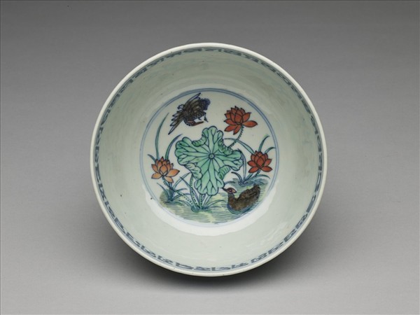 鬥彩蓮塘鴛鴦紋碗