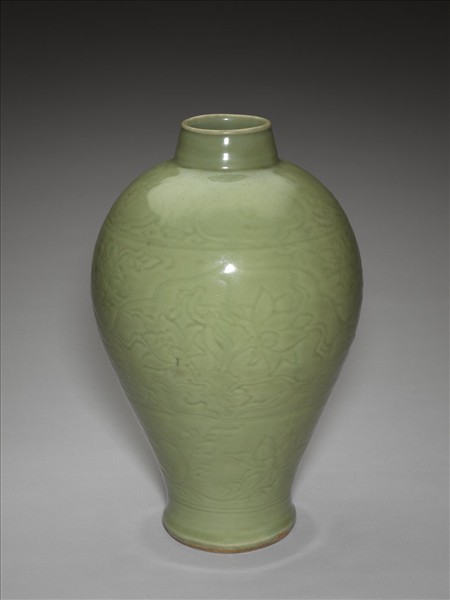 龍泉窯 青瓷劃花開光梅瓶