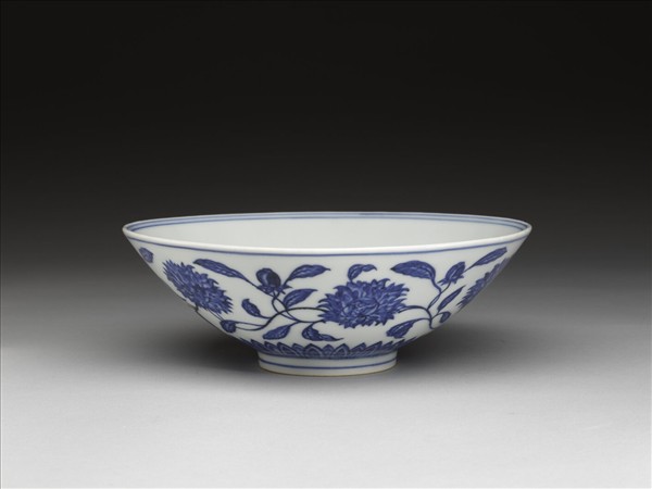 青花纏枝番蓮紋碗